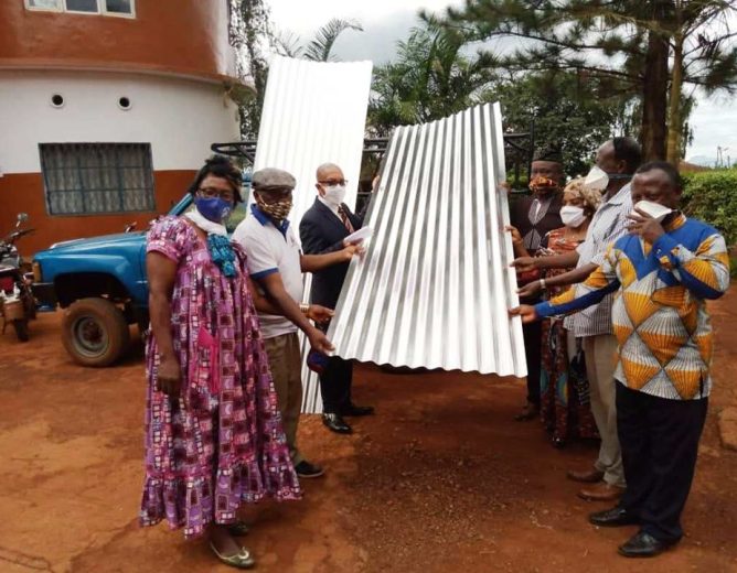 Don aux écoles publiques Montchio A et Nylon 1
